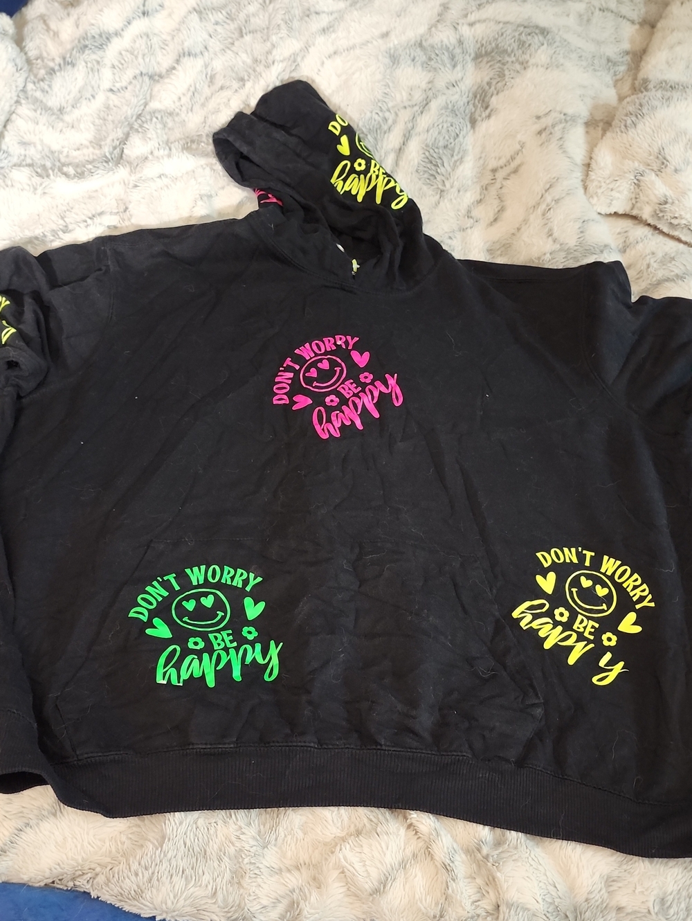 Moms Black Hoodie - Don't Worry Be Happy Graphic